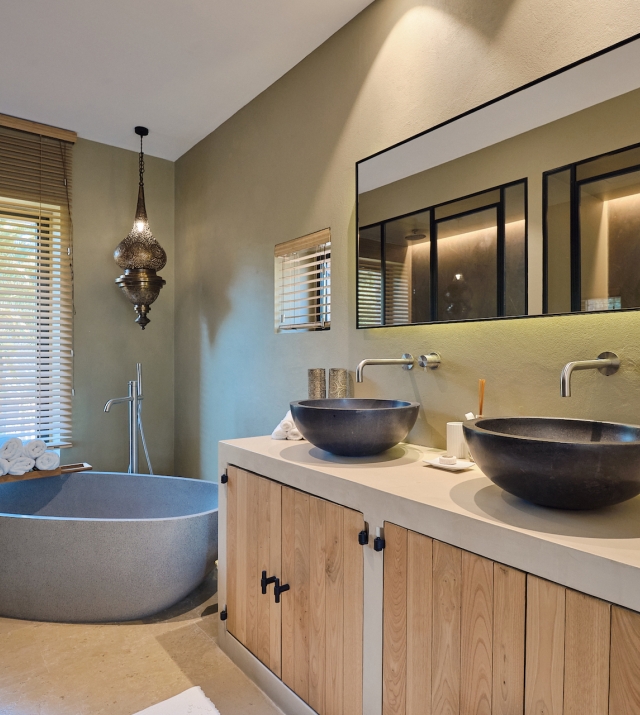 Resa Estates finca campo san jose Ibiza bathroom tub.jpg
